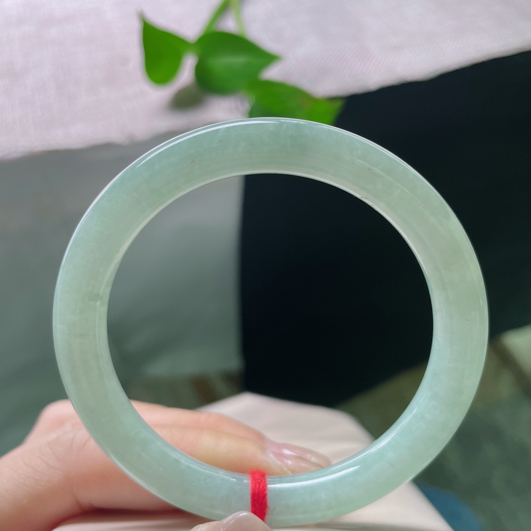 55/8.4，果绿底圆条，干净清爽，淡雅倾心，种老，不失甜美，皮纹。ss54356a