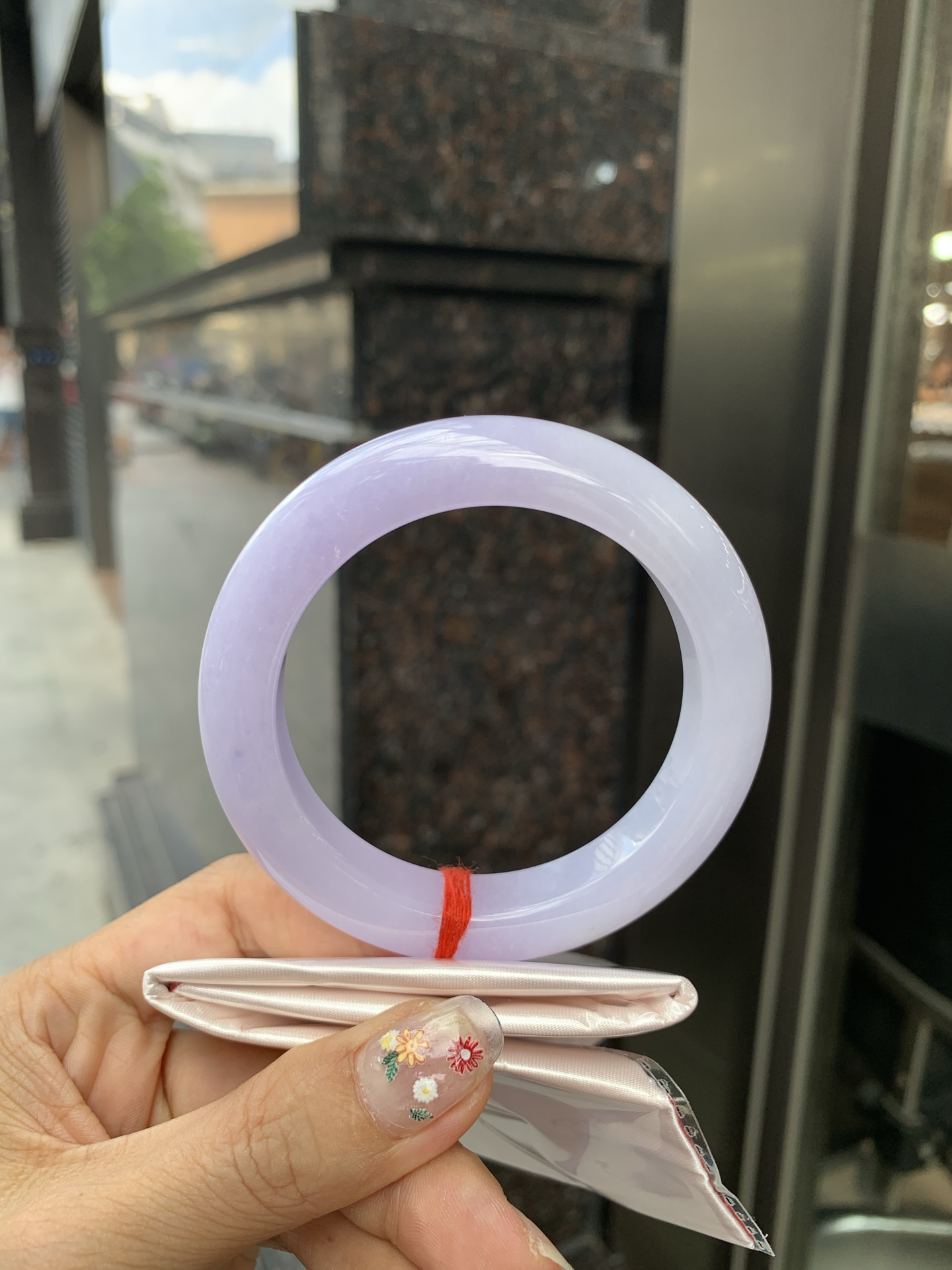 正圈 55.8-10.2-12.1 0522-N776 无裂，底妆水润，满圈紫罗兰吸睛抢眼，浪漫迷人，仙气飘飘，优雅高贵显气质，感满满，满满紫罗兰底色均匀不失色，不同光线不一样视觉感受