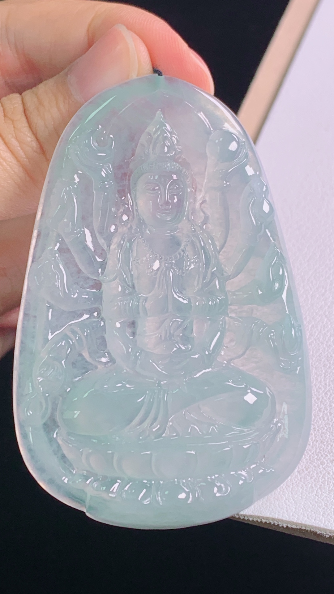 千手观音，种水，清透细腻，无裂，尺寸:65.6-43.5-6.5mm 18
