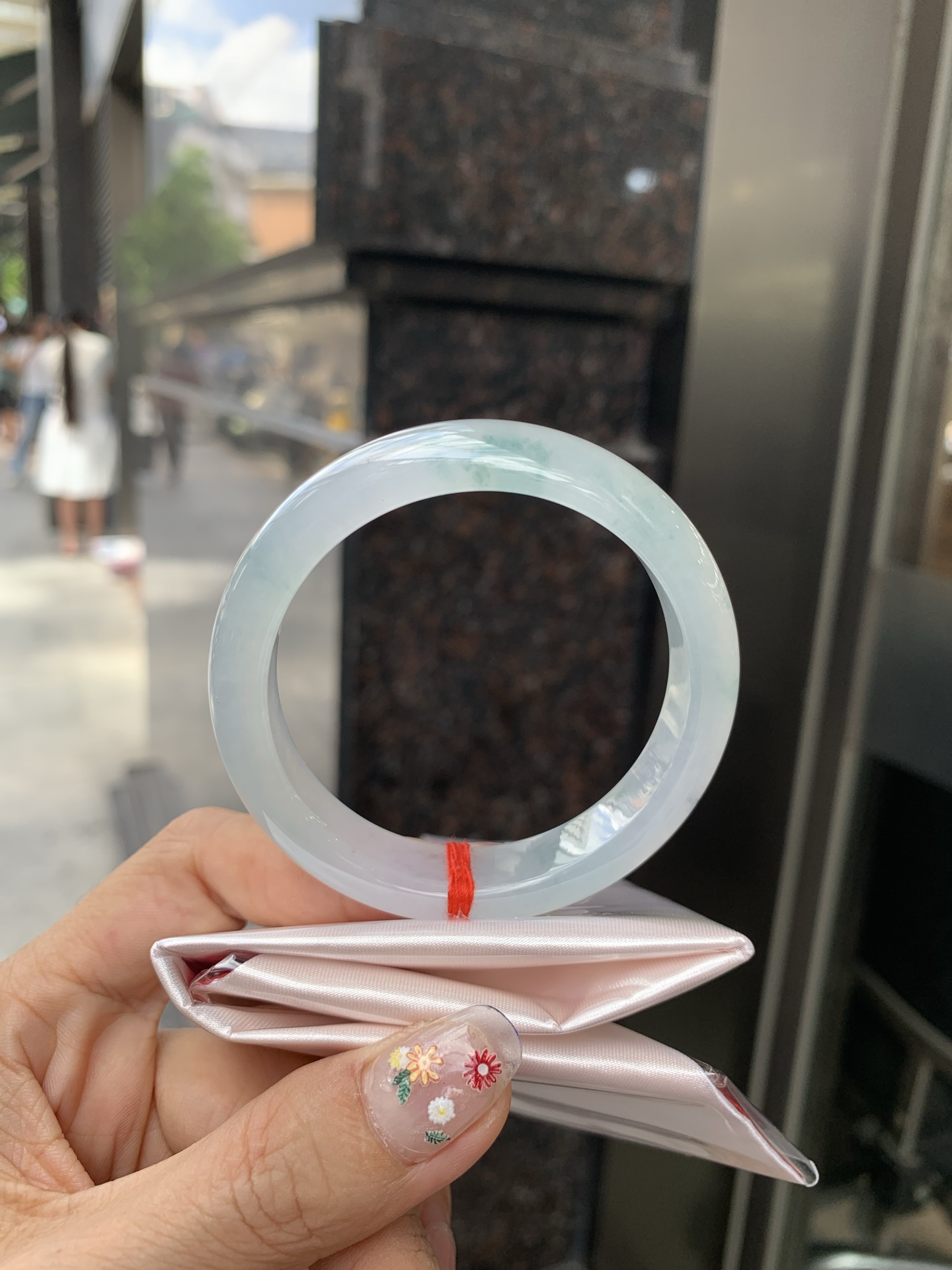 冰飘花正圈 52.5-7.5-11.8 0522-N769 打灯细纹，底妆冰润细腻，冰底中开出了朵朵