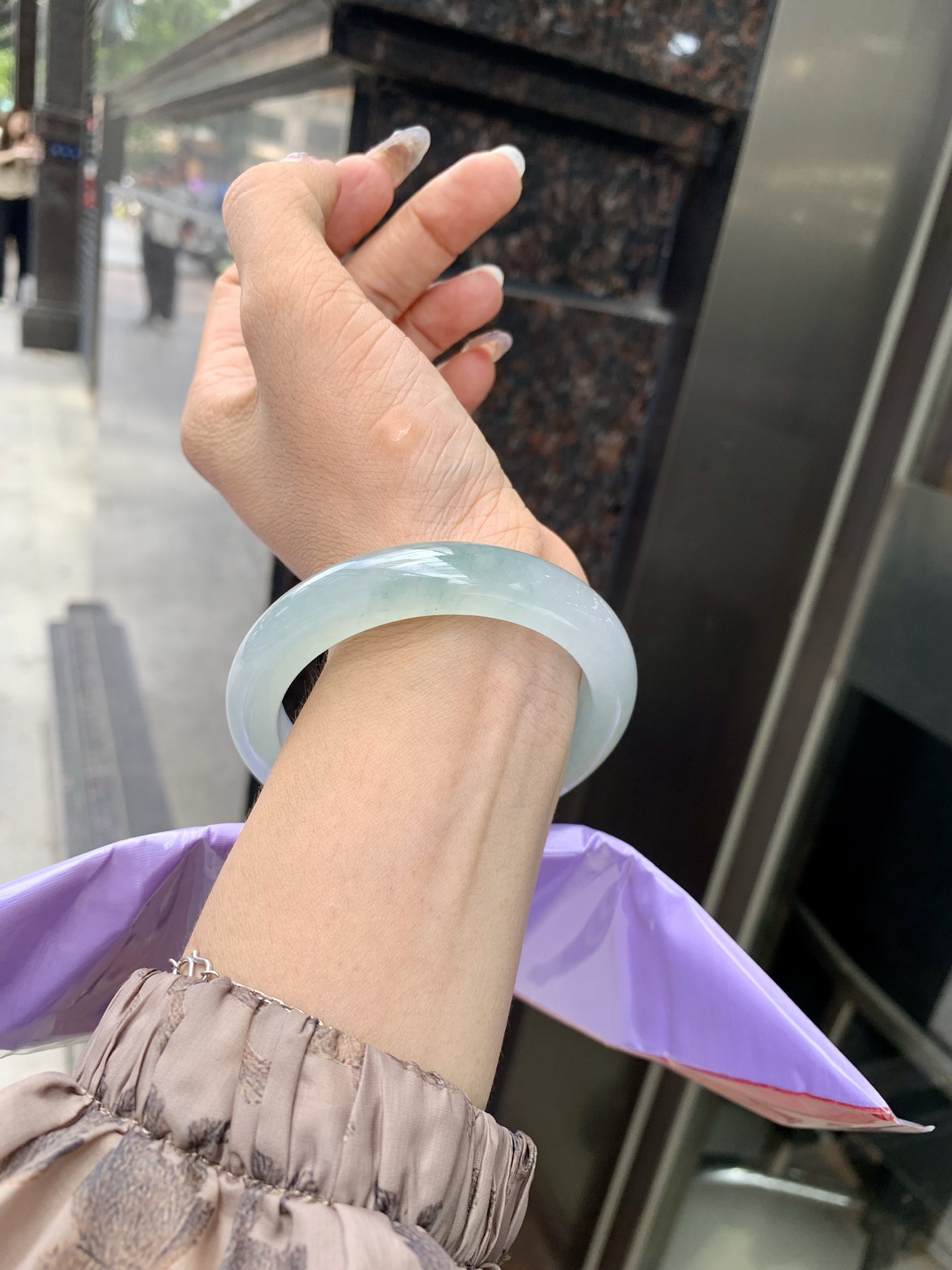 冰飘花正圈 54.9-8.6-11.8 0522-N777 打灯棉线，底妆冰润细腻，冰底中开出了朵朵蓝花，飘花灵动飘逸，勾勒出一幅唯美诗意的山水意境画，古典优雅又秀气