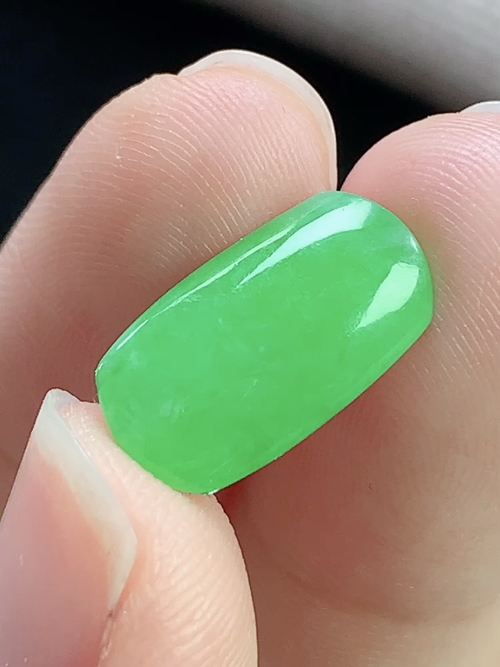 满绿马鞍戒面，无裂，尺寸15-8.3-3.2mm，w22dk88