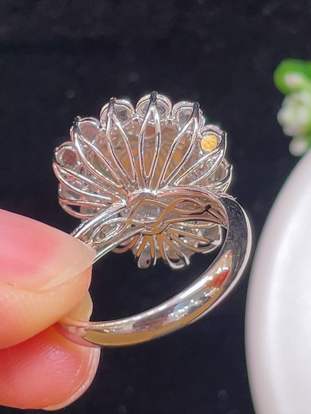 【高冰正阳绿，葫芦戒指】大件饱满，通透水润，玉质细腻，翠色鲜艳，18k金奢华钻石镶嵌️，11.9-10.1-2.8