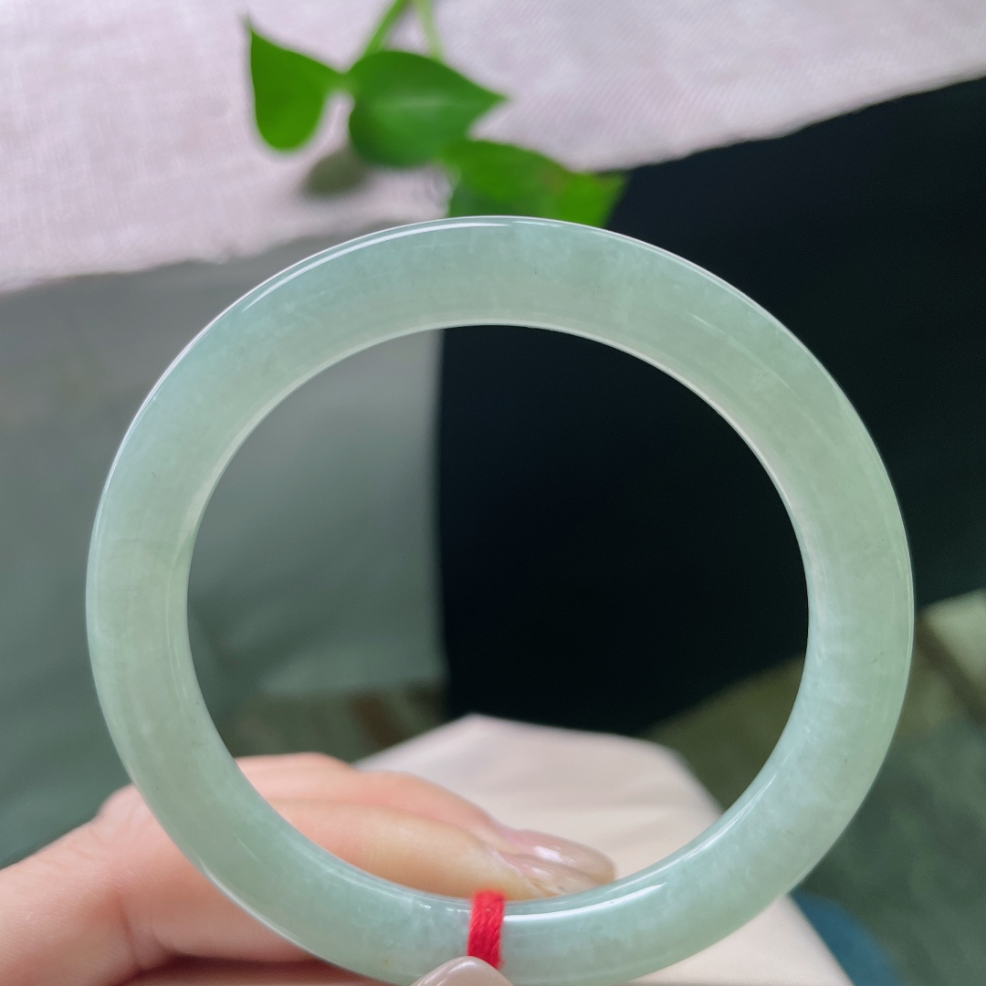 55/8.4，果绿底圆条，干净清爽，淡雅倾心，种老，不失甜美，皮纹。ss54356a