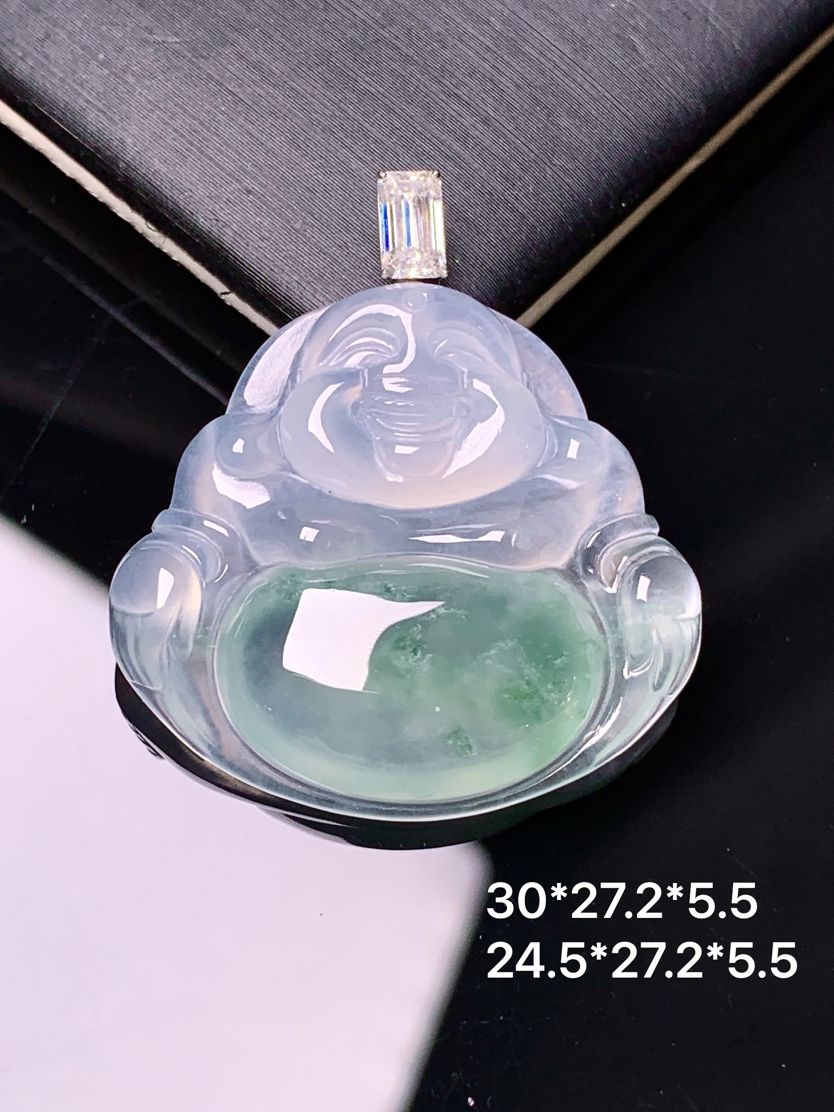 18k金钻镶嵌冰种飘绿佛公吊坠 玉质细腻 色泽艳丽清新 水润亮眼 整体尺寸30*27.2*5.5 e1