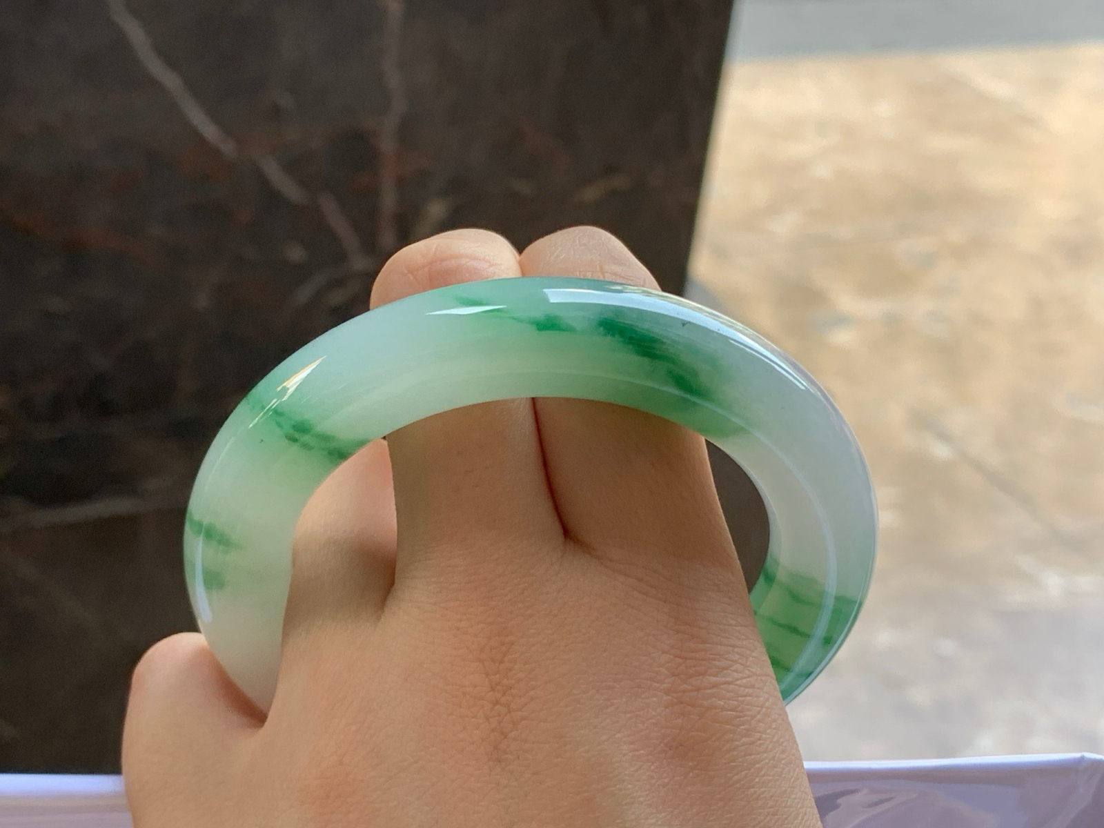 56-12.2

绿花圆条手镯^_^细腻