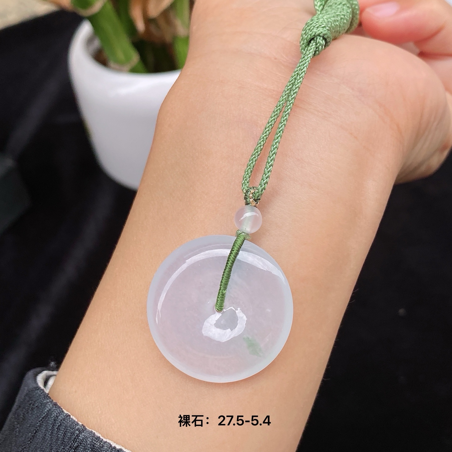冰种平安扣吊坠 水润冰纯，饱满厚装 胶感足，意境飘绿，高性比 尺寸如图一  实物更美～，27.5-