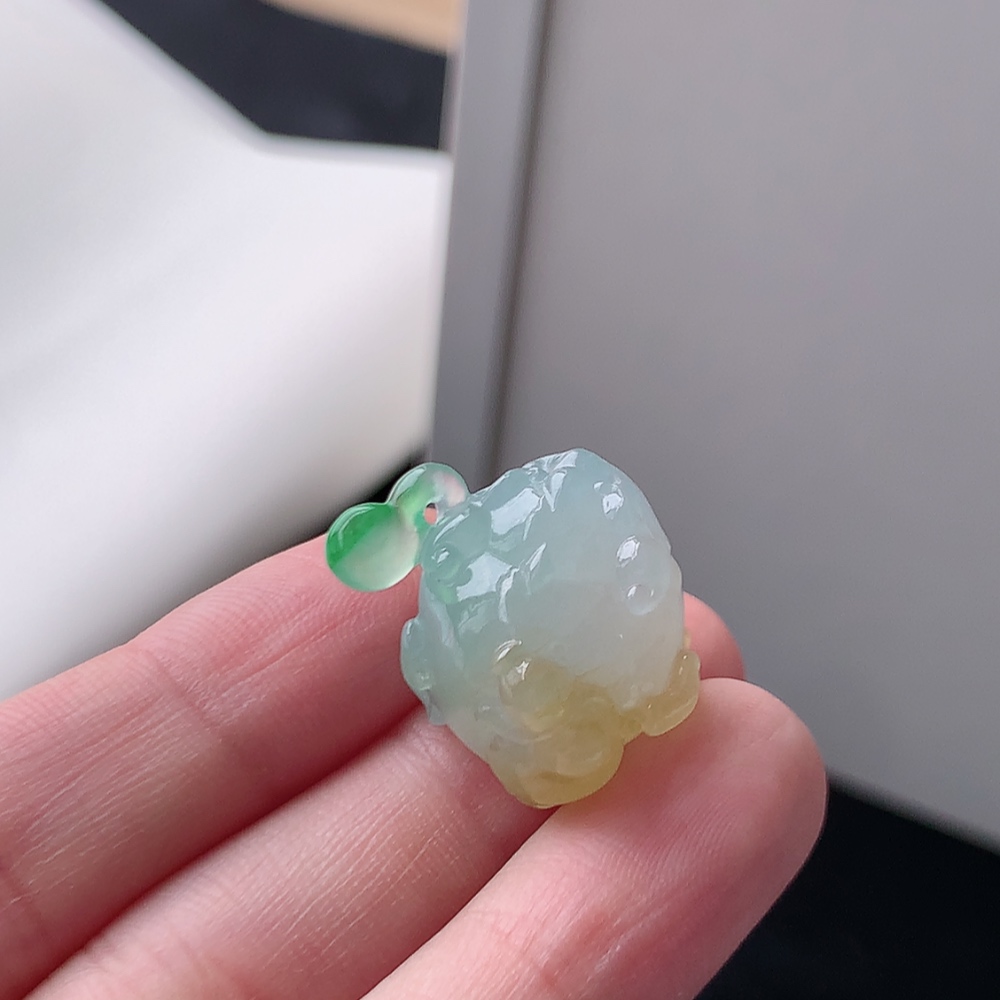 冰飘黄挂件 种老饱满水润，无裂，喜悦，佩戴时尚大方 货号98522，16.3-13.9