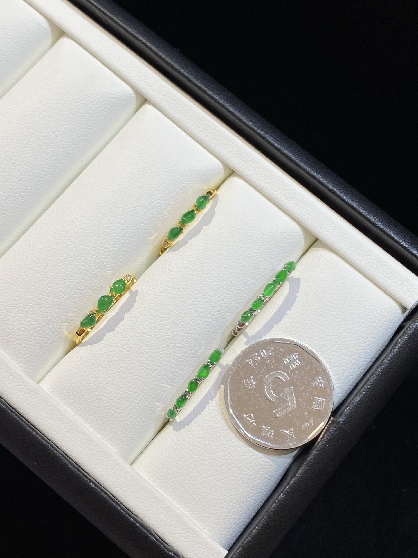 阳绿 满色 米粒 耳环 耳包 18k, 尺寸16.5-2.4-12.6/18.1-12.1-12