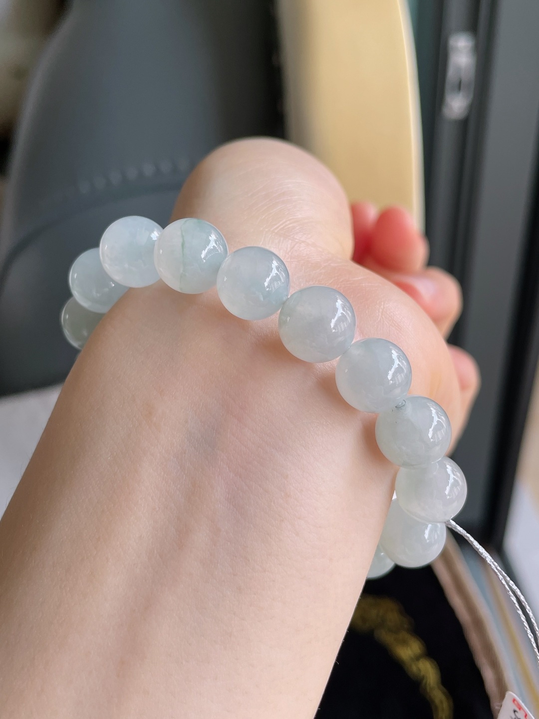 缅甸天然翡翠A货，冰飘花手串，尺寸：10.5mm。【编1530】