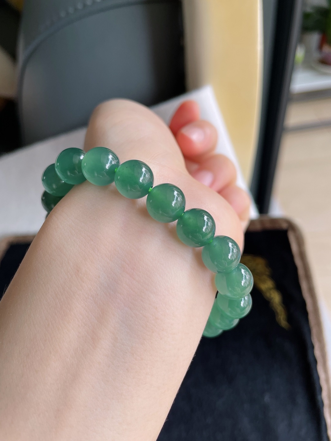天然翡翠A货，冰蓝水手串，尺寸：9.8mm。【编3251】