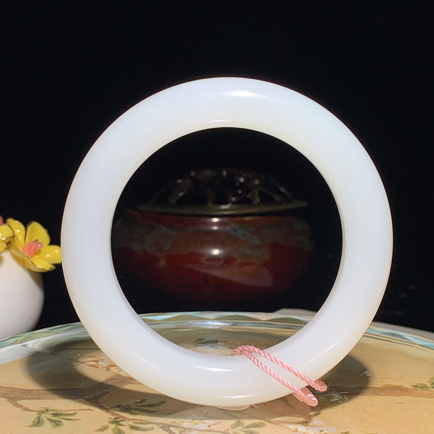 收藏级！59圈口 新疆和田玉羊脂白玉手镯。59圈口条宽12玉质细腻油润。手推出油。品相大气。lt260520