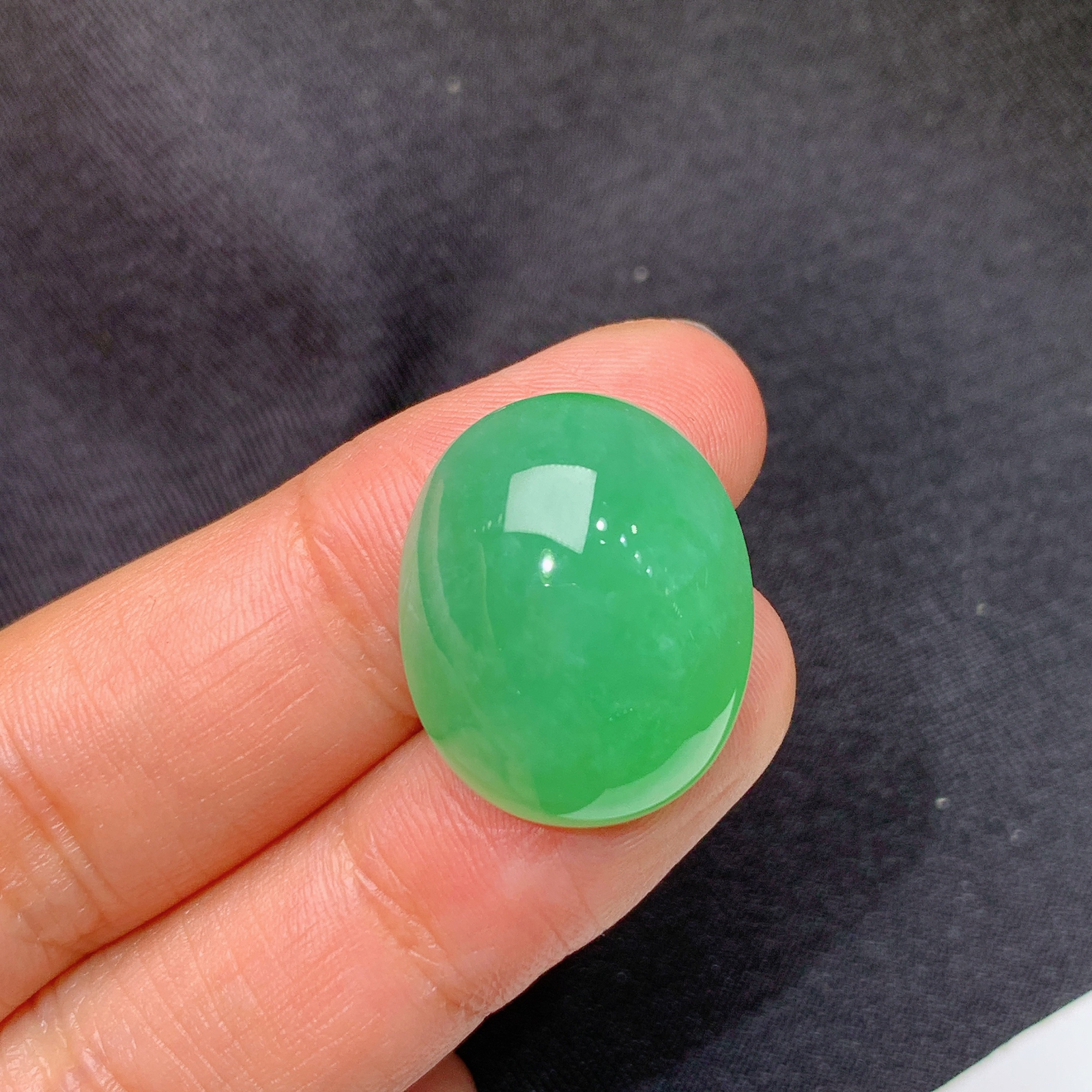 翠绿蛋面，镶嵌佳品，冰润细腻，种水足，Xg 尺寸20.7*16.8*8.3