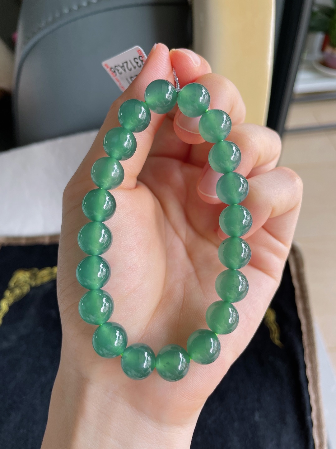 天然翡翠A货，冰蓝水手串，尺寸：9.8mm。【编3251】