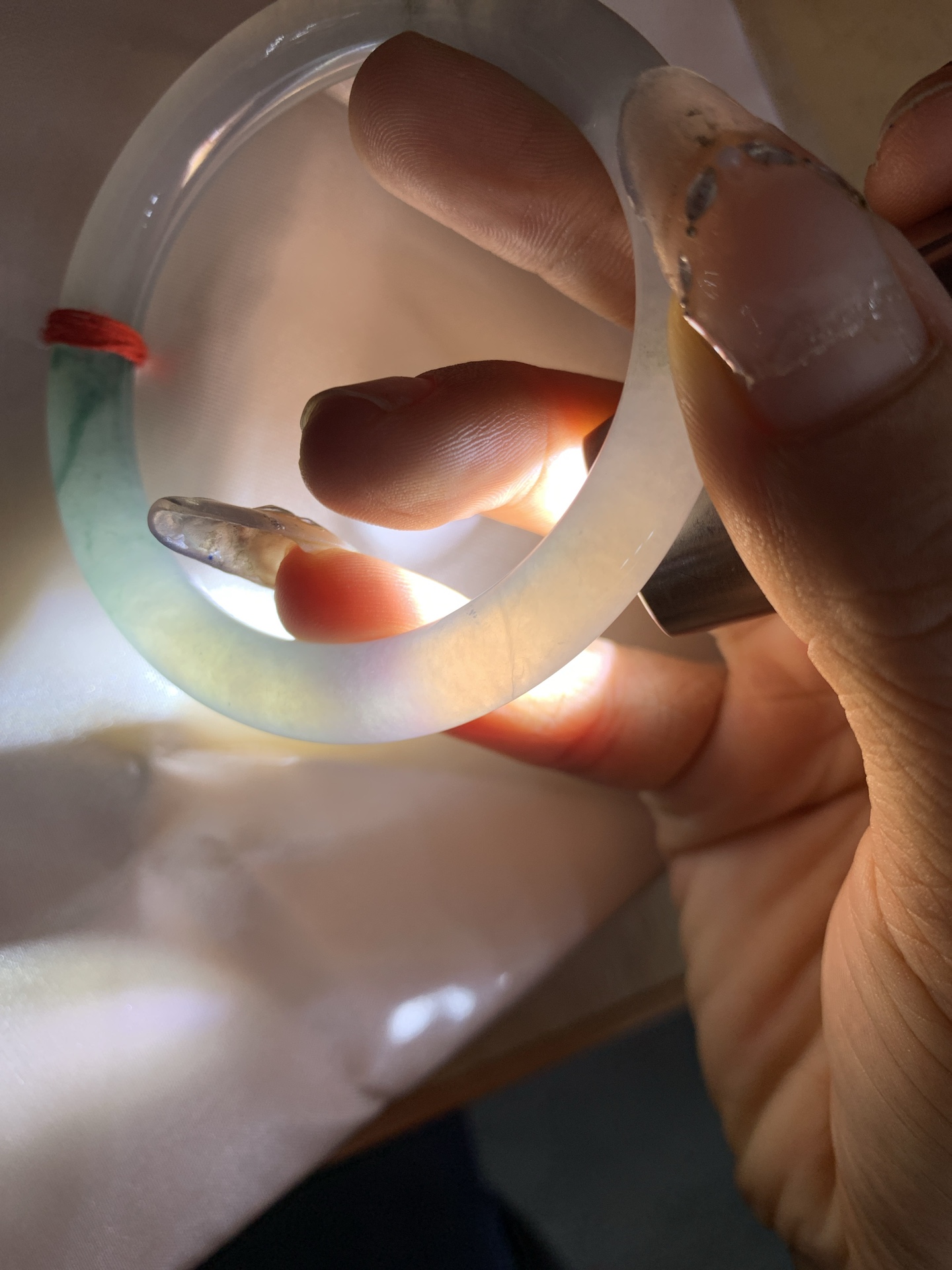 冰飘花美人条 53-8.1-8.4 0523-N797 打灯细纹，底妆冰润细腻，冰底中开出了朵朵蓝花，飘花灵动飘逸，勾勒出一幅唯美诗意的山水意境画，古典优雅又秀气