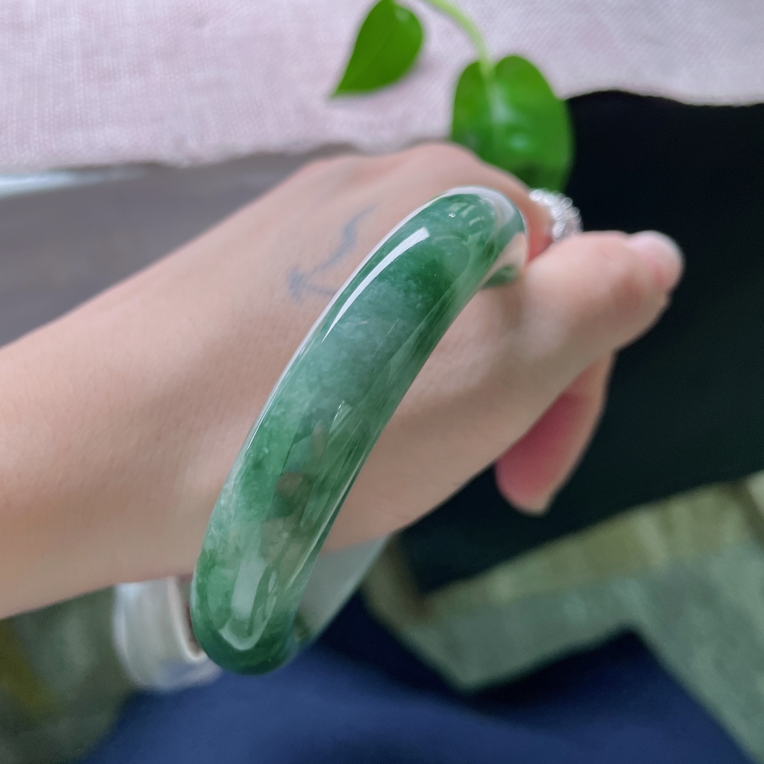 飘花正圈，水润细腻，婉间艳丽，沉稳贵气，无裂，ss52406a
