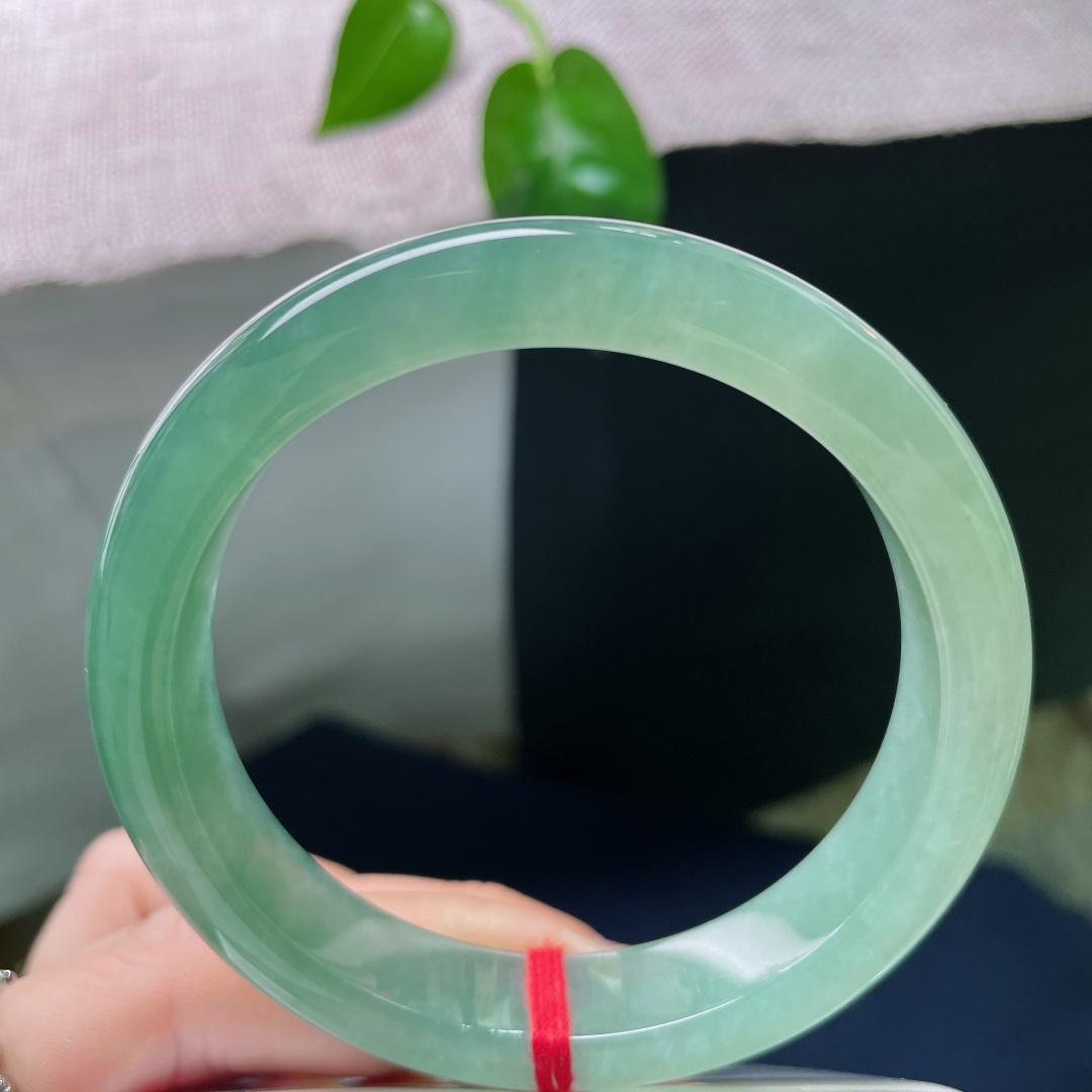 油青正圈，湖水蓝，沧海月明珠有泪，蓝田日暖玉生烟，泛着幽光，无裂，ss53407a