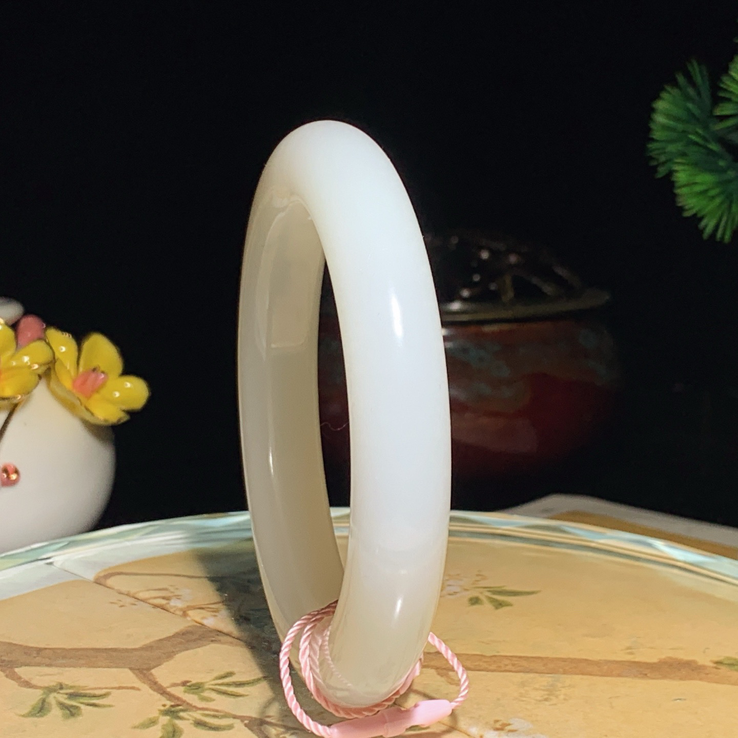 收藏级！59圈口 新疆和田玉羊脂白玉手镯。59圈口条宽12玉质细腻油润。手推出油。品相大气。lt260520