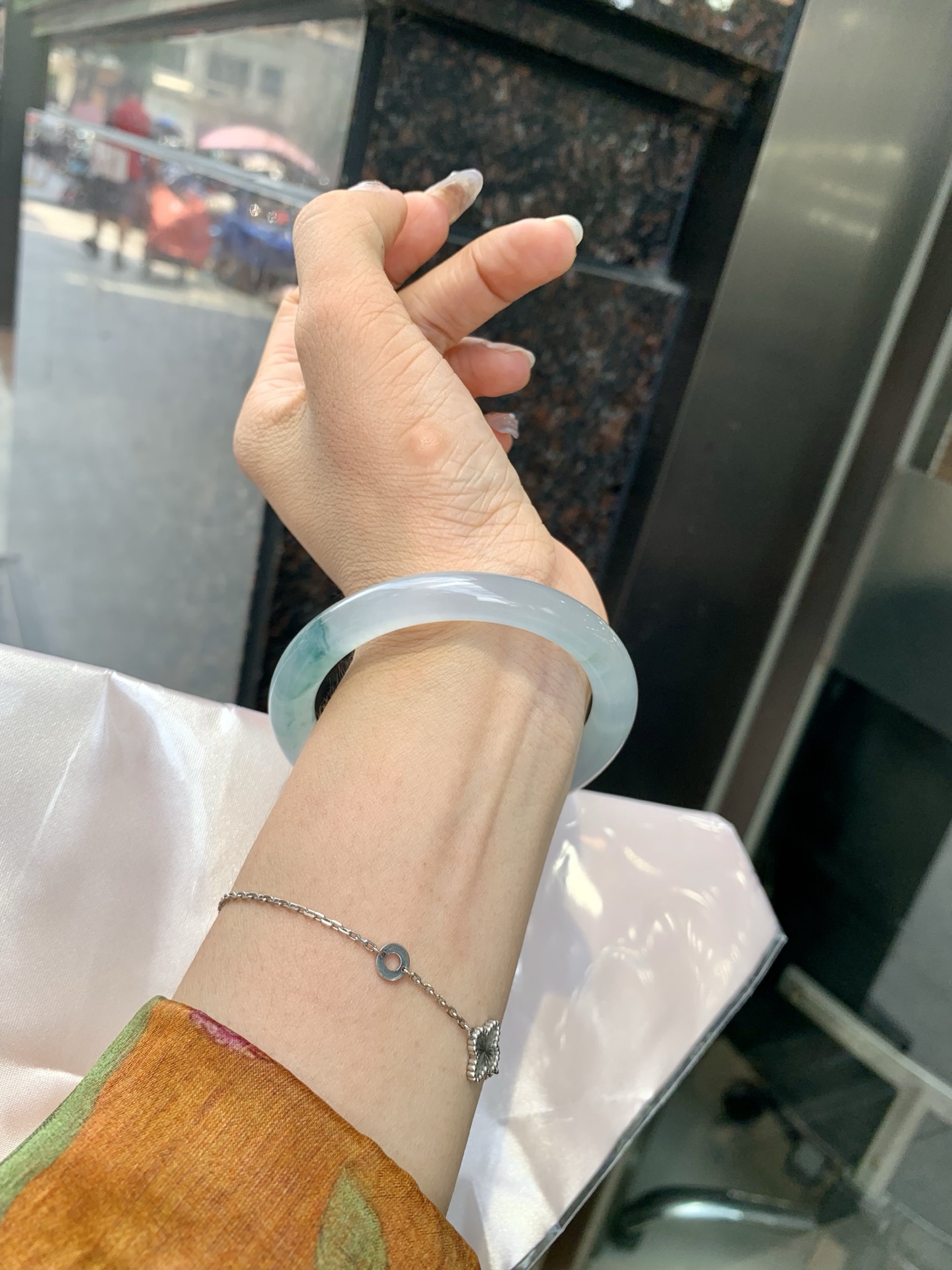 冰飘花美人条 53-8.1-8.4 0523-N797 打灯细纹，底妆冰润细腻，冰底中开出了朵朵蓝花，飘花灵动飘逸，勾勒出一幅唯美诗意的山水意境画，古典优雅又秀气