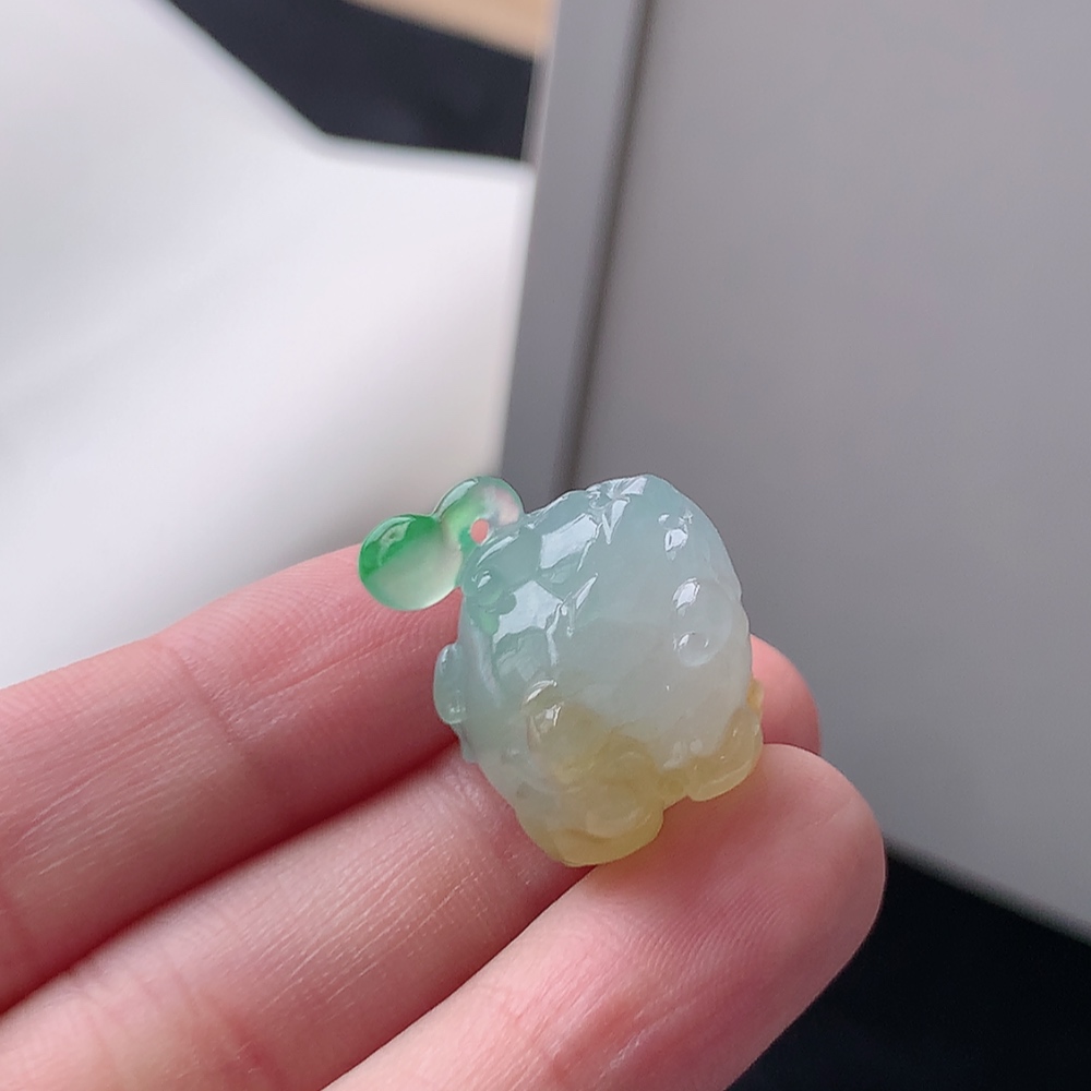 冰飘黄挂件 种老饱满水润，无裂，喜悦，佩戴时尚大方 货号98522，16.3-13.9