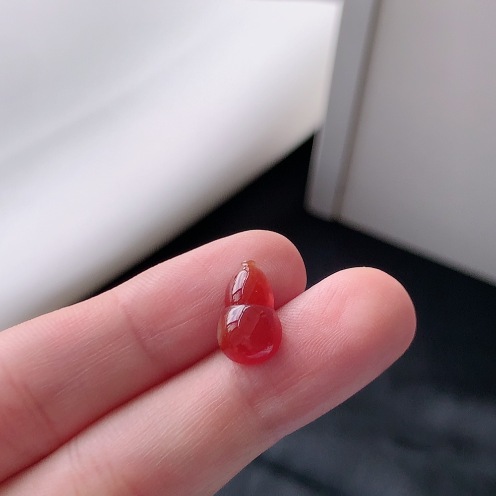 红翡葫芦挂件。种老饱满水润，品相喜悦，佩戴清新自然 货号98522，12.7-7.6-3.7