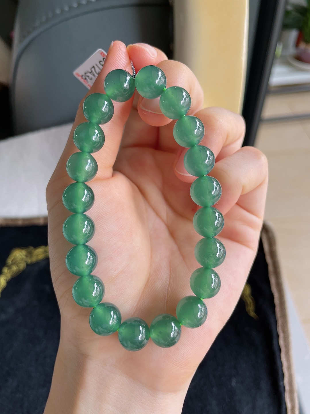 天然翡翠A货，冰蓝水手串，尺寸：9.8mm。【编3251】