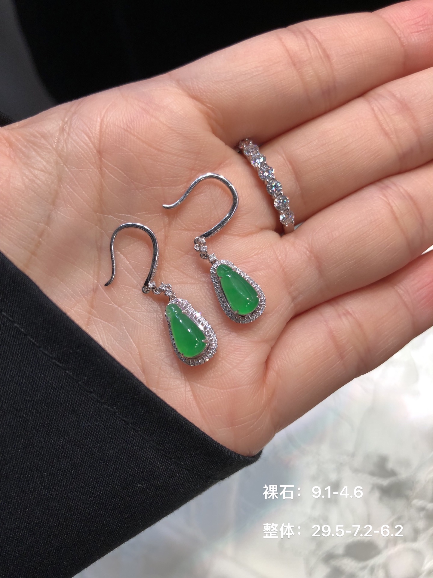 冰阳绿福瓜耳坠 冰透种好 色阳色正 18K金镶嵌 高性比 尺寸如图一  实物更美～，9.1-4.6
