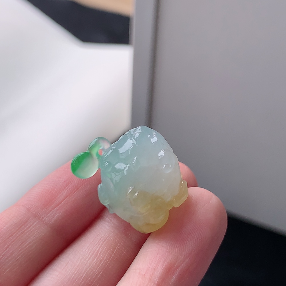 冰飘黄挂件 种老饱满水润，无裂，喜悦，佩戴时尚大方 货号98522，16.3-13.9