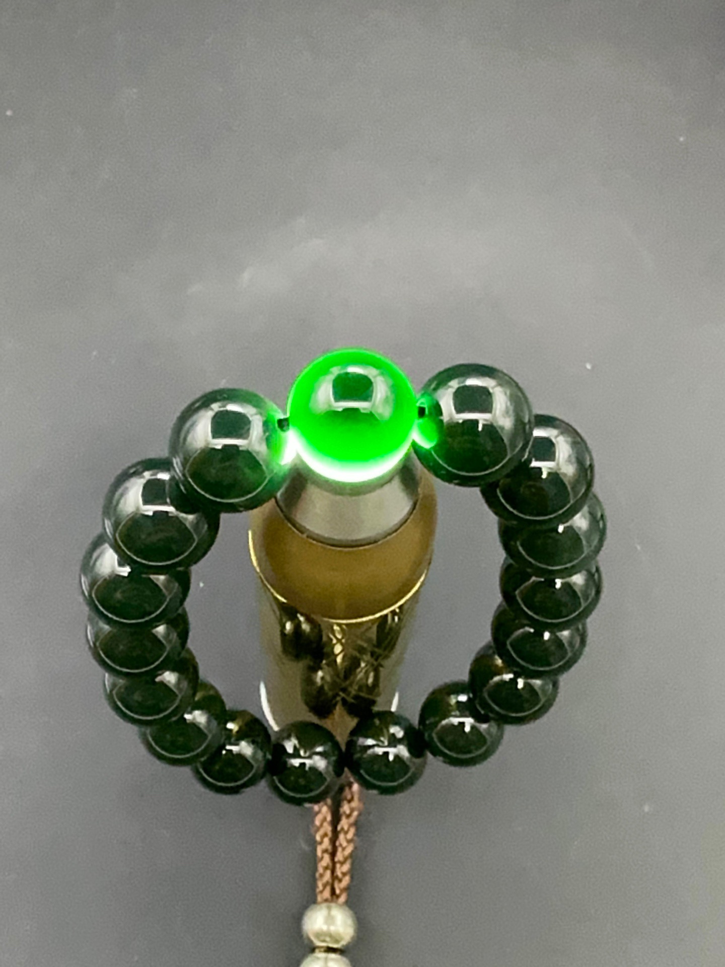 ：【墨翠手串12mm+】老坑高冰   黑度好  灯照全透  呈帝王绿  种老起光   底极细腻  圆