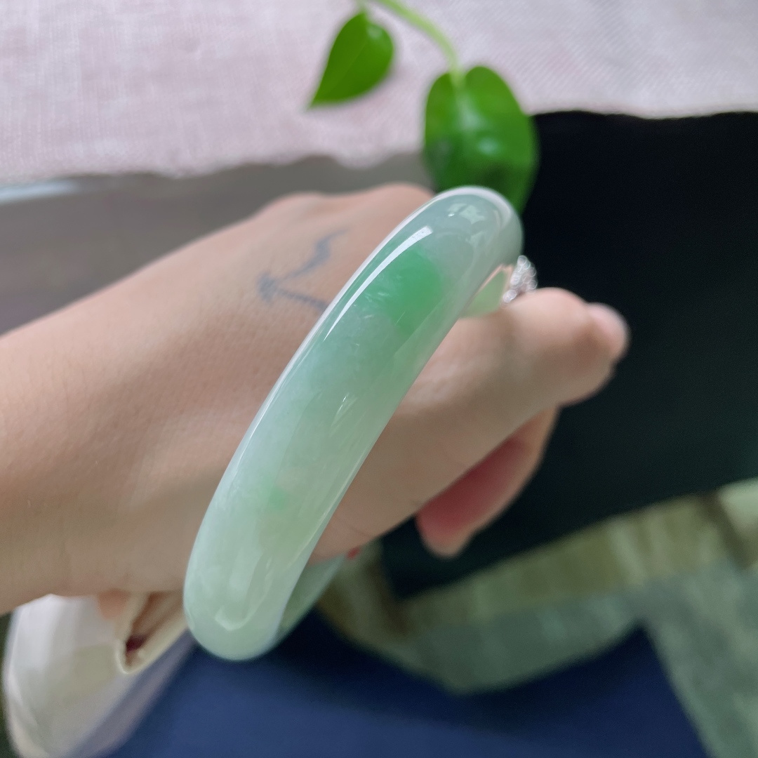 绿底正圈，水润细腻，清雅苑苑，贵气，无裂，ss52565a