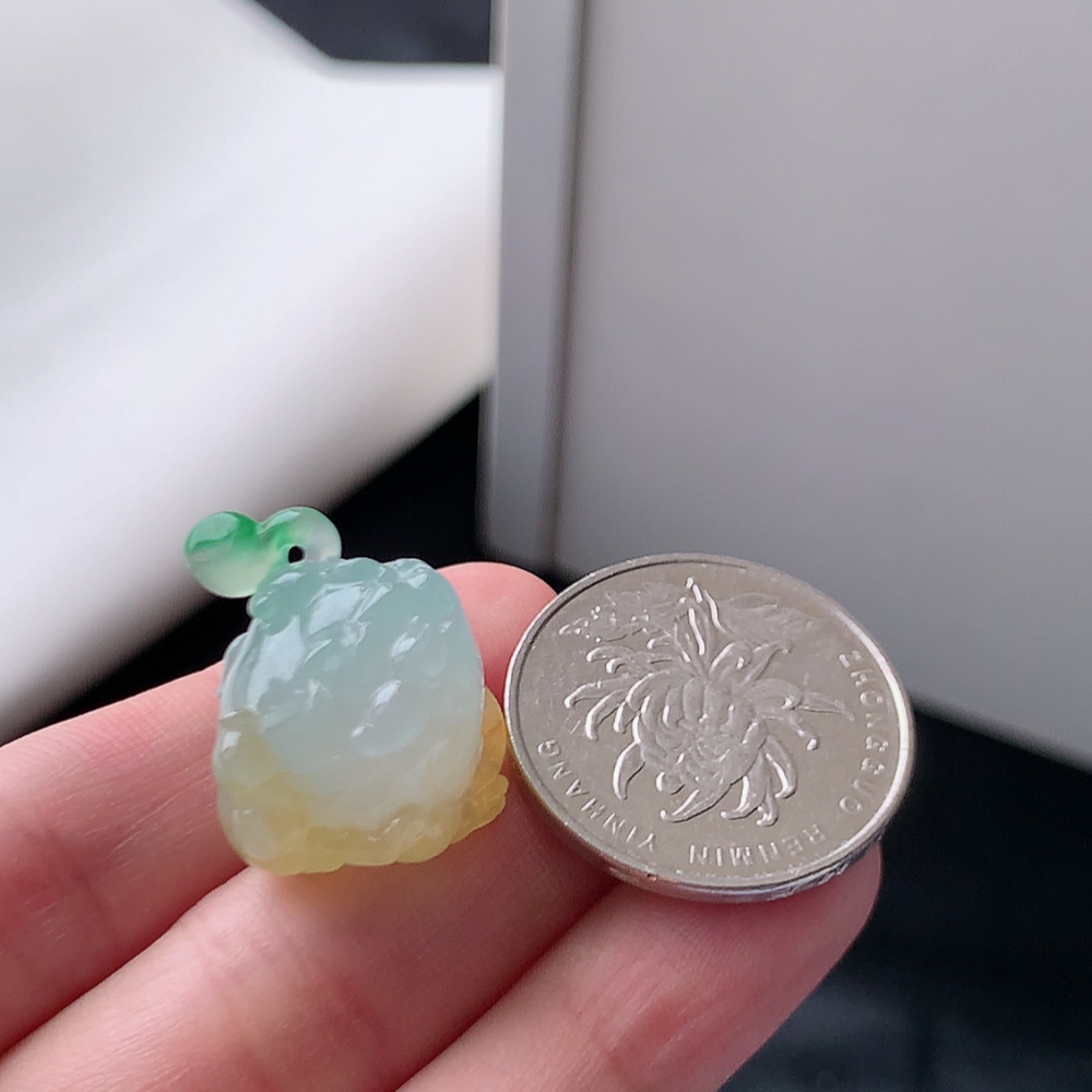冰飘黄挂件 种老饱满水润，无裂，喜悦，佩戴时尚大方 货号98522，16.3-13.9