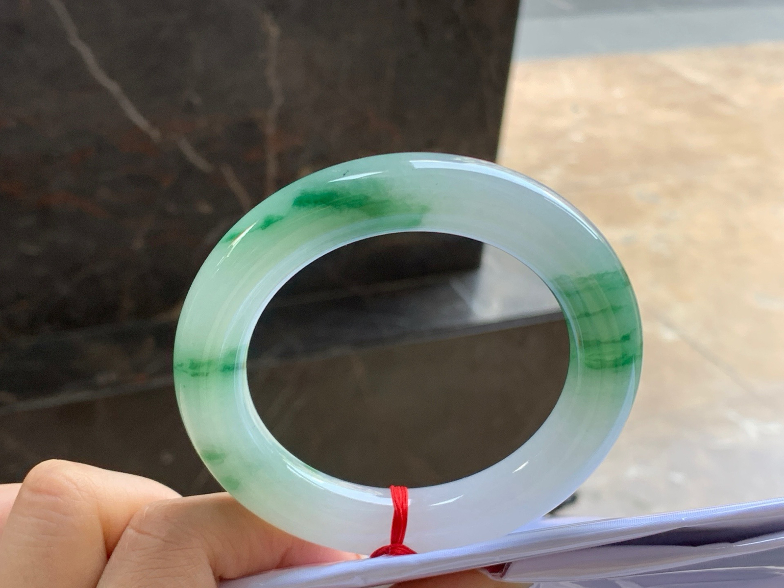 56-12.2

绿花圆条手镯^_^细腻