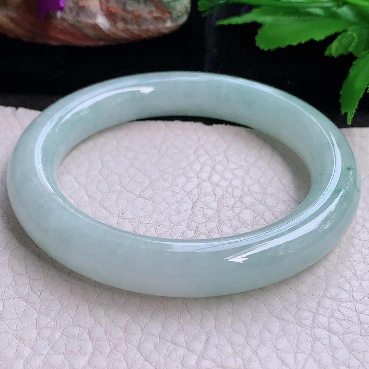 ee实拍56*11叮当镯 缅甸翡翠a货玉手镯细润冰飘花圆条玉手环