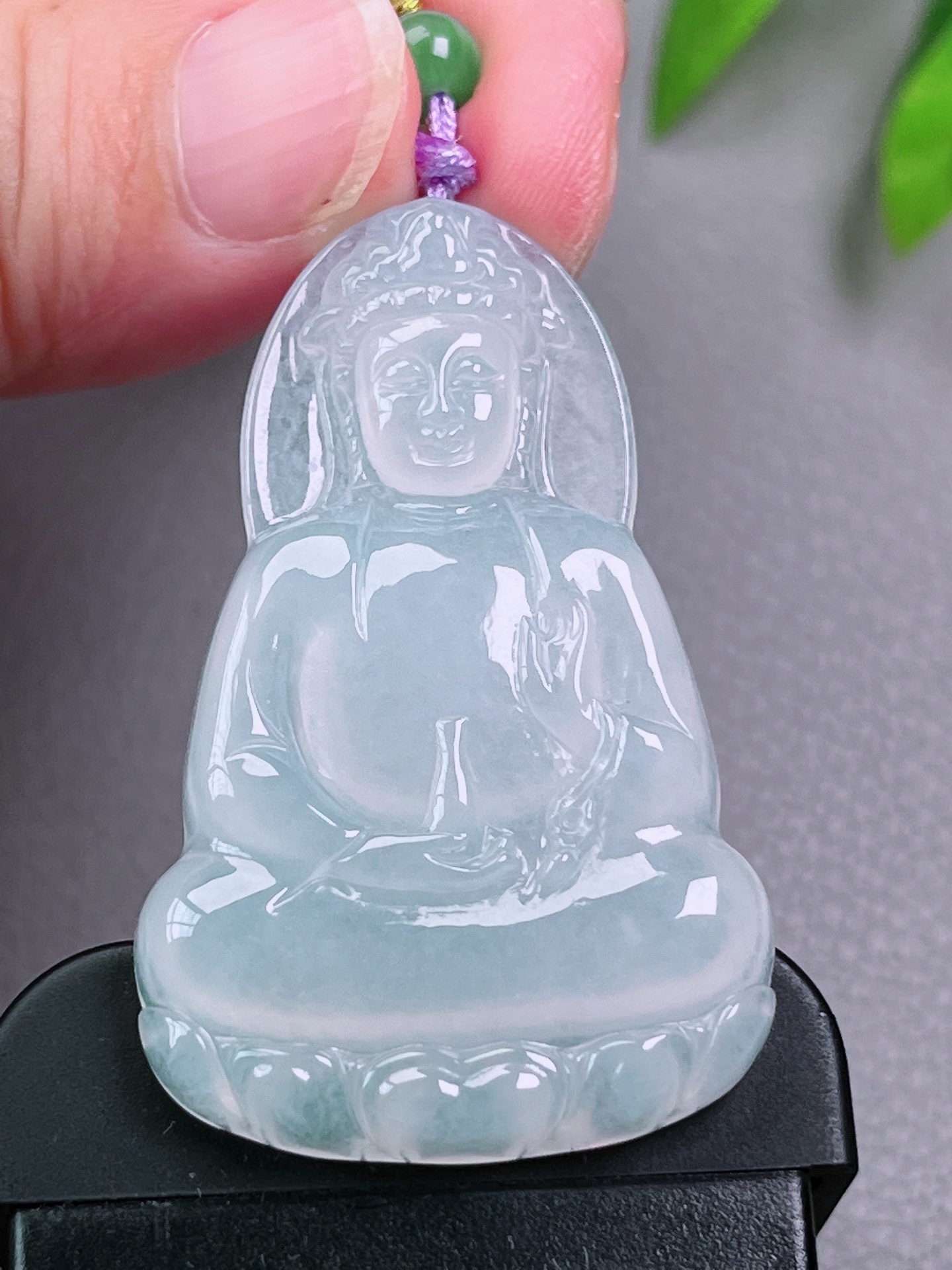 高冰素衣观音，无裂，玉质精致，冰透水润，起荧光，尺寸：48-30.8-5.8