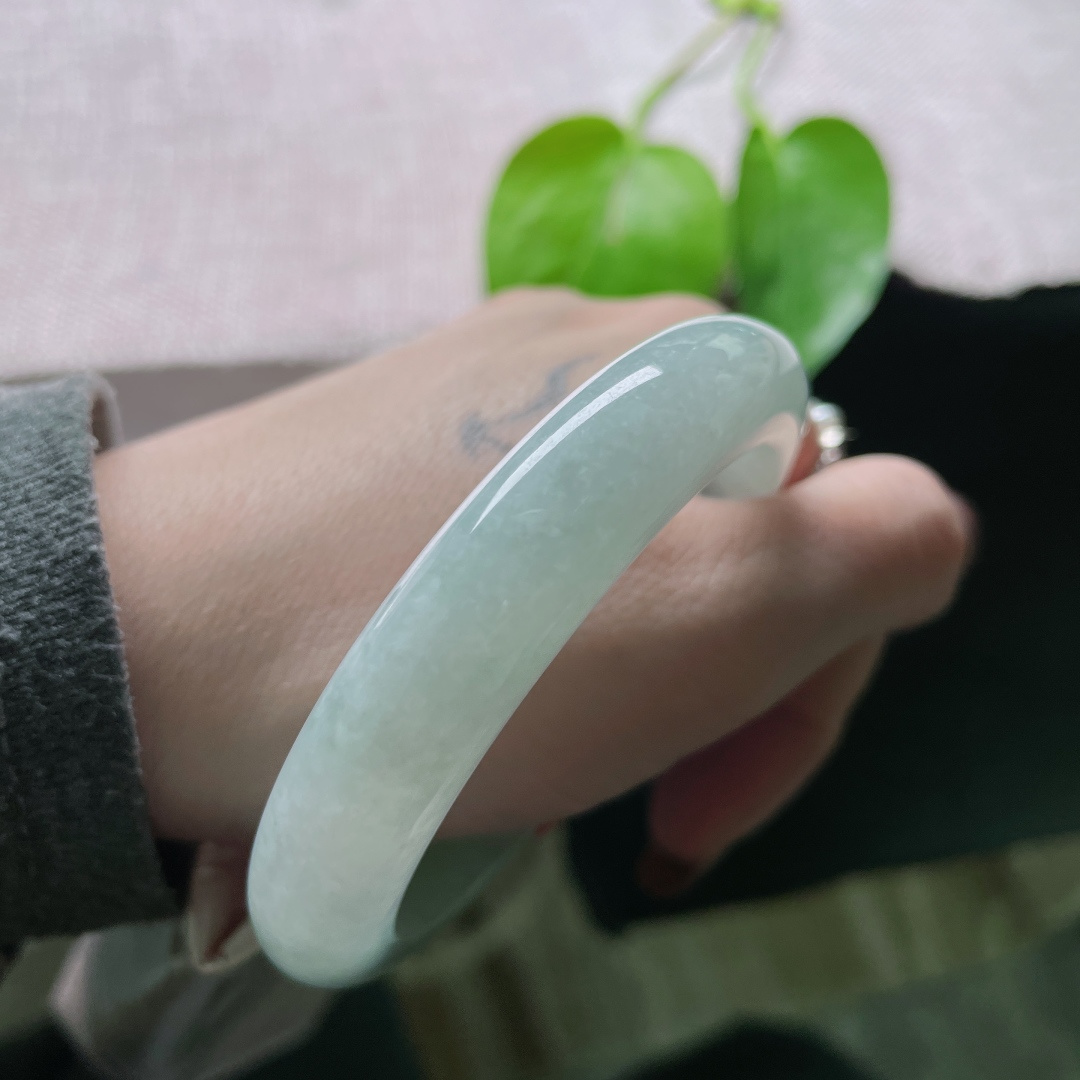 绿底正圈，水润细腻，清雅苑苑，温婉可人，无裂，ss50263a