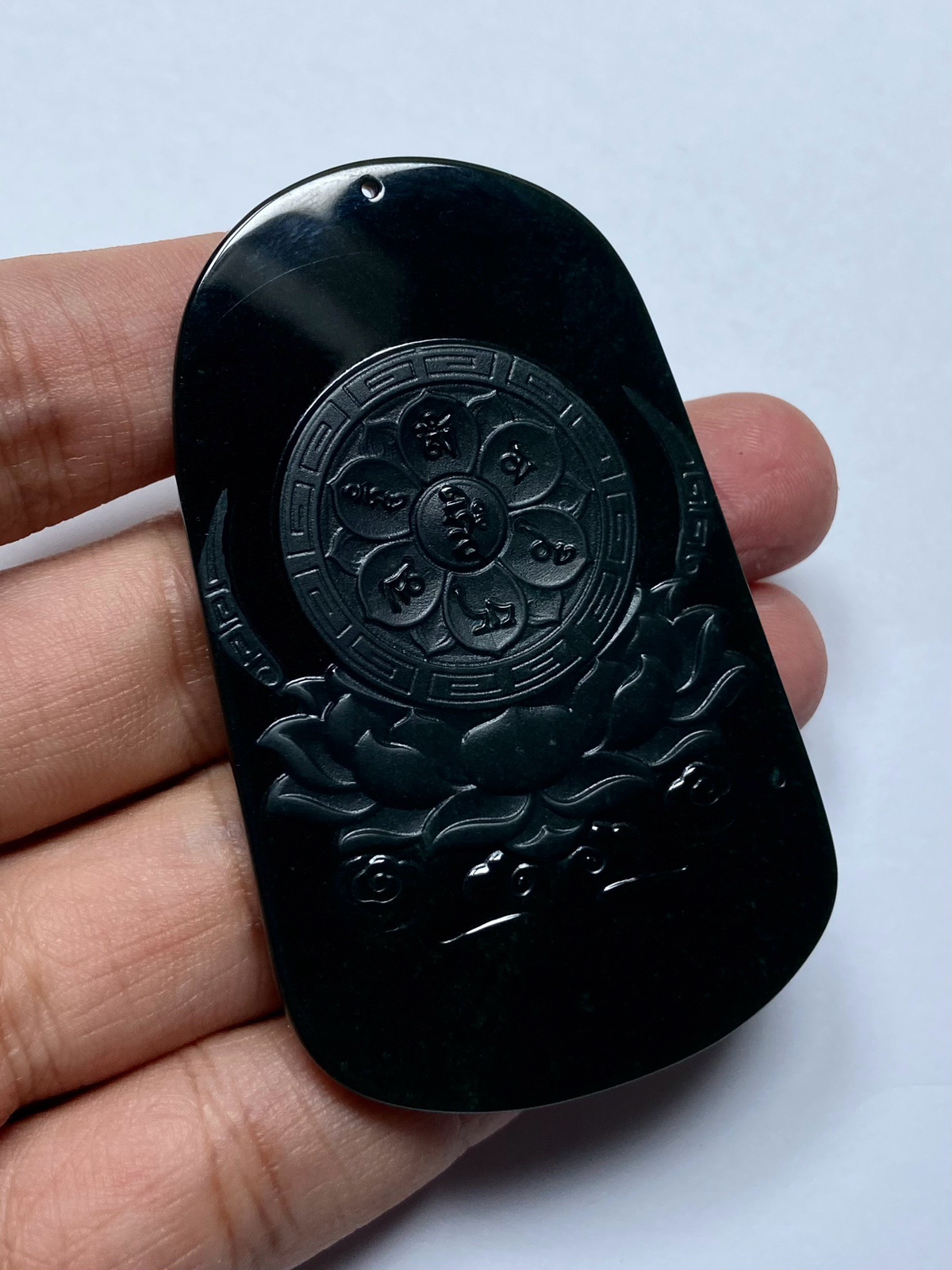 专拍链接【墨翠阿弥陀佛】
黑度极好
正阳绿底色     
种老起胶