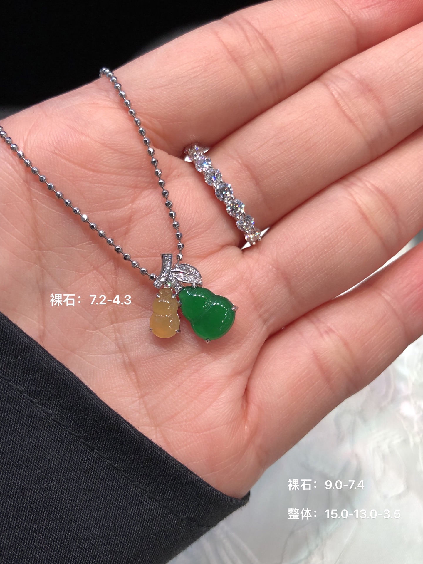 双色葫芦吊坠 黄翡与阳绿对比鲜明 18k金镶嵌，简约精致 尺寸如图一  实物更美～，7.2-4.3