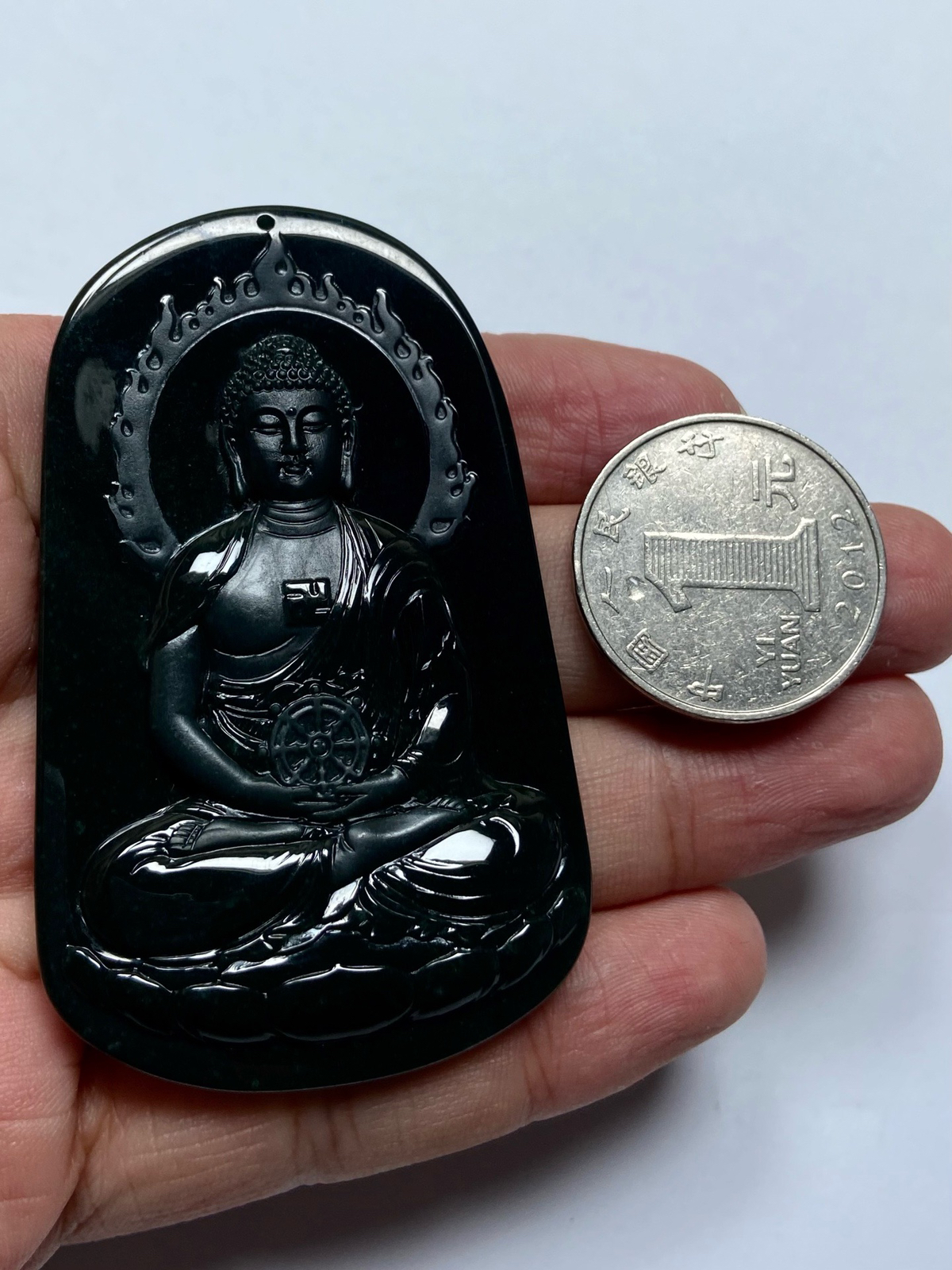 专拍链接【墨翠阿弥陀佛】
黑度极好
正阳绿底色     
种老起胶