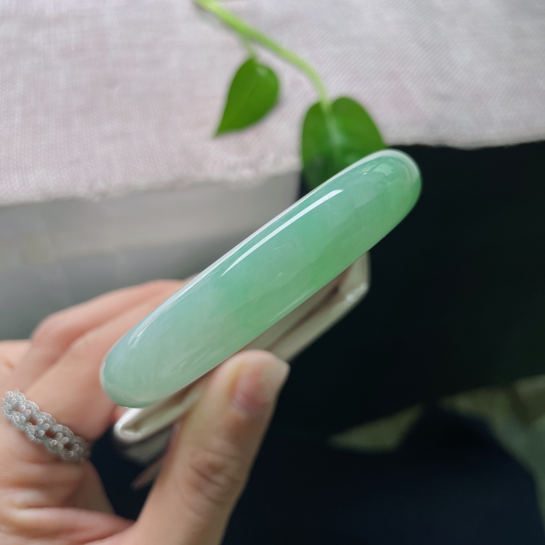 绿底正圈，颜色鲜艳夺目，富贵华丽，水头好，种老，有纹，ss52475a