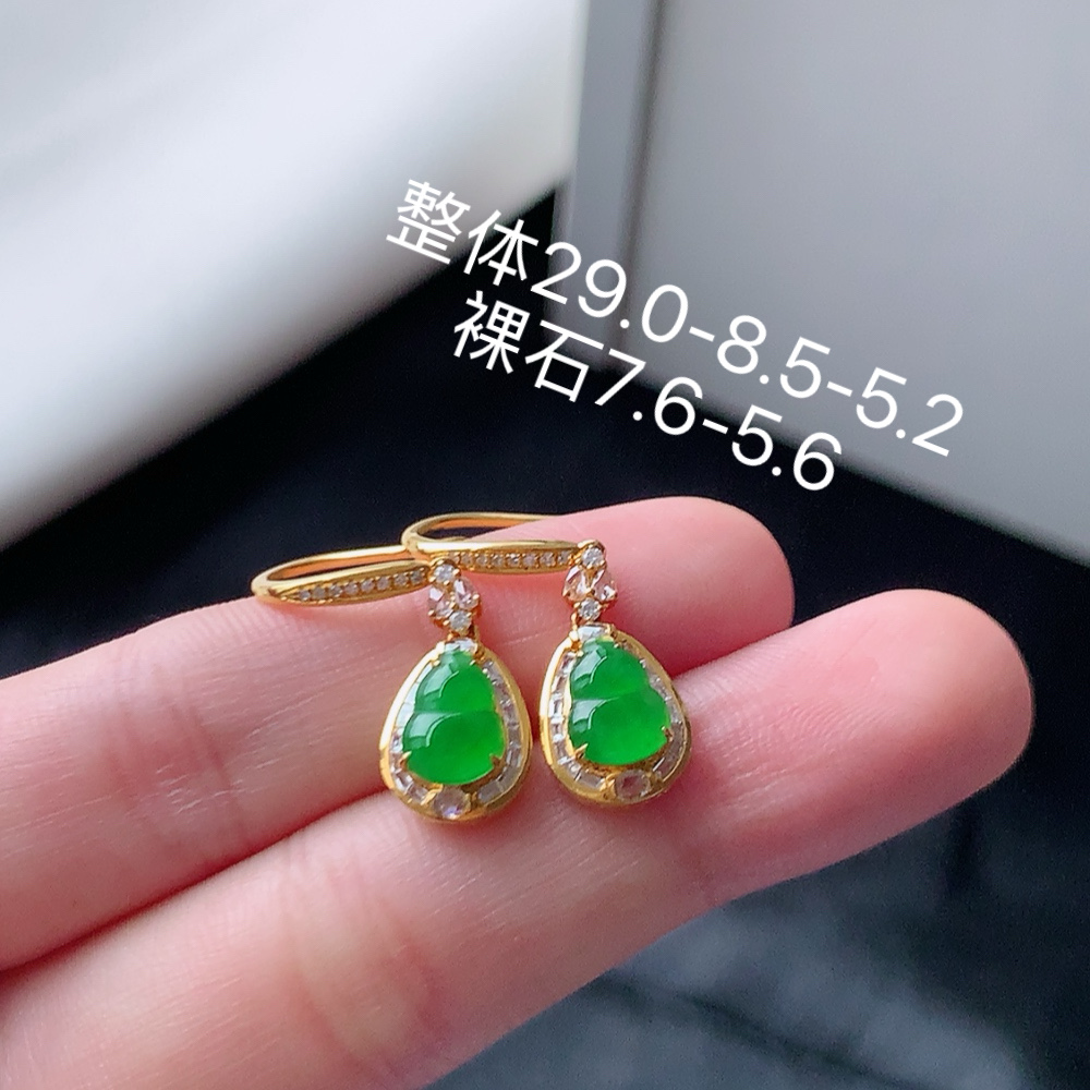 冰阳绿葫芦耳坠 料子冰润细腻，胶感十足，佩戴精致气质货号92522，29.0-8.5-5.2