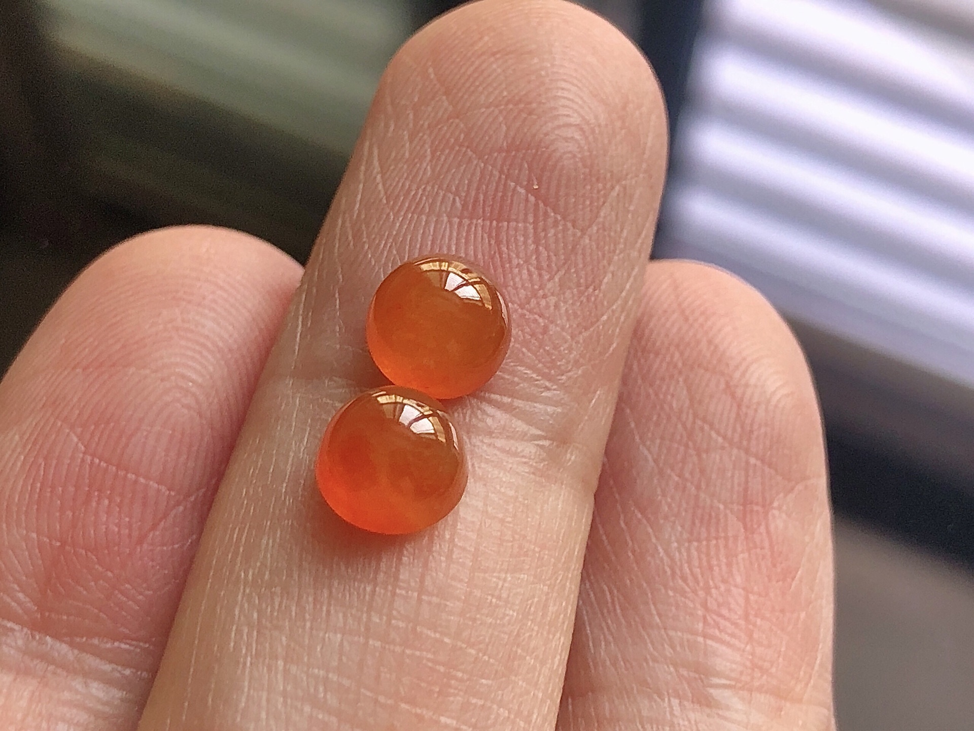 ️ 冰种红翡蛋面，色泽极美，通透水润，玉质细腻，夺目迷人，镶嵌效果，品相，无裂，尺寸6.7*4.7
