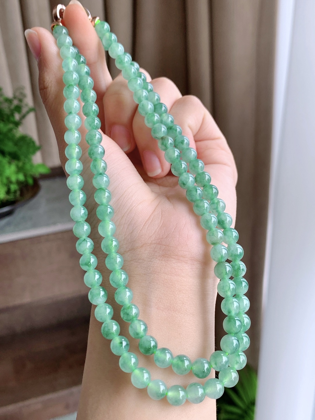 珠子 冰飘绿花珠链飘花圆珠子珠链 说明 性比高 尺寸 6.4-6.2mm，34cm 重量 49.6克