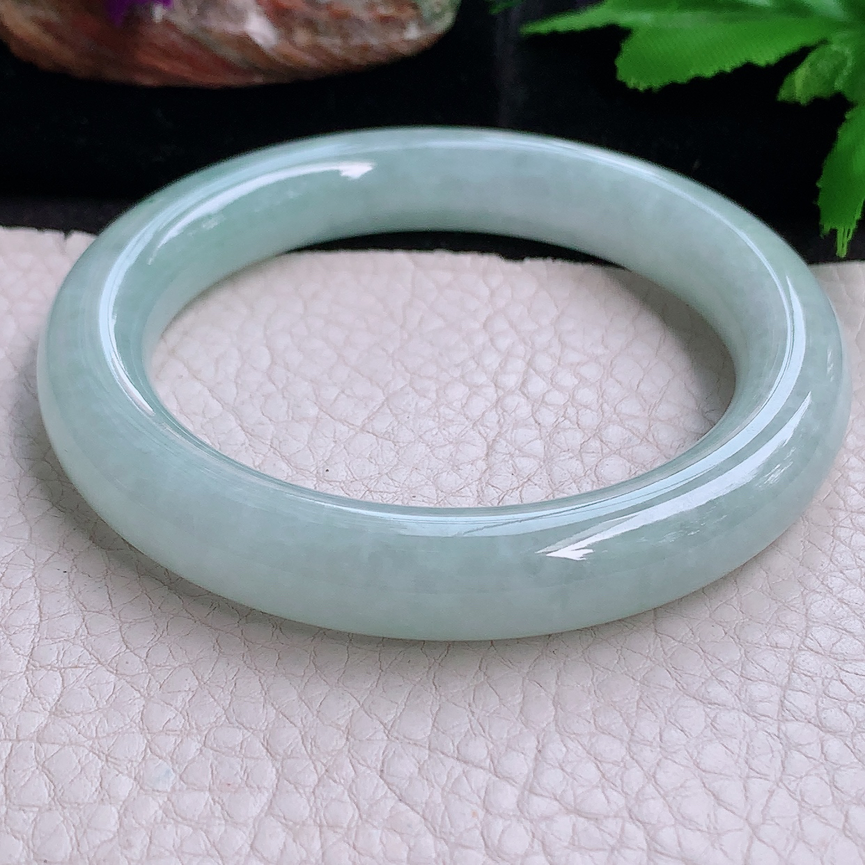 ee实拍56*11叮当镯 缅甸翡翠a货玉手镯细润冰飘花圆条玉手环