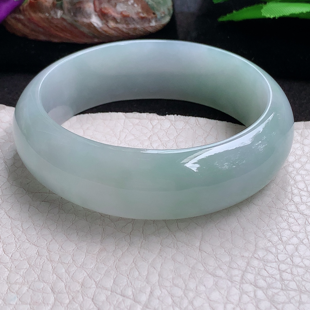 js实拍59*19.5*8轮胎镯 缅甸翡翠a货玉手镯浅绿胶感大气正圈玉手环