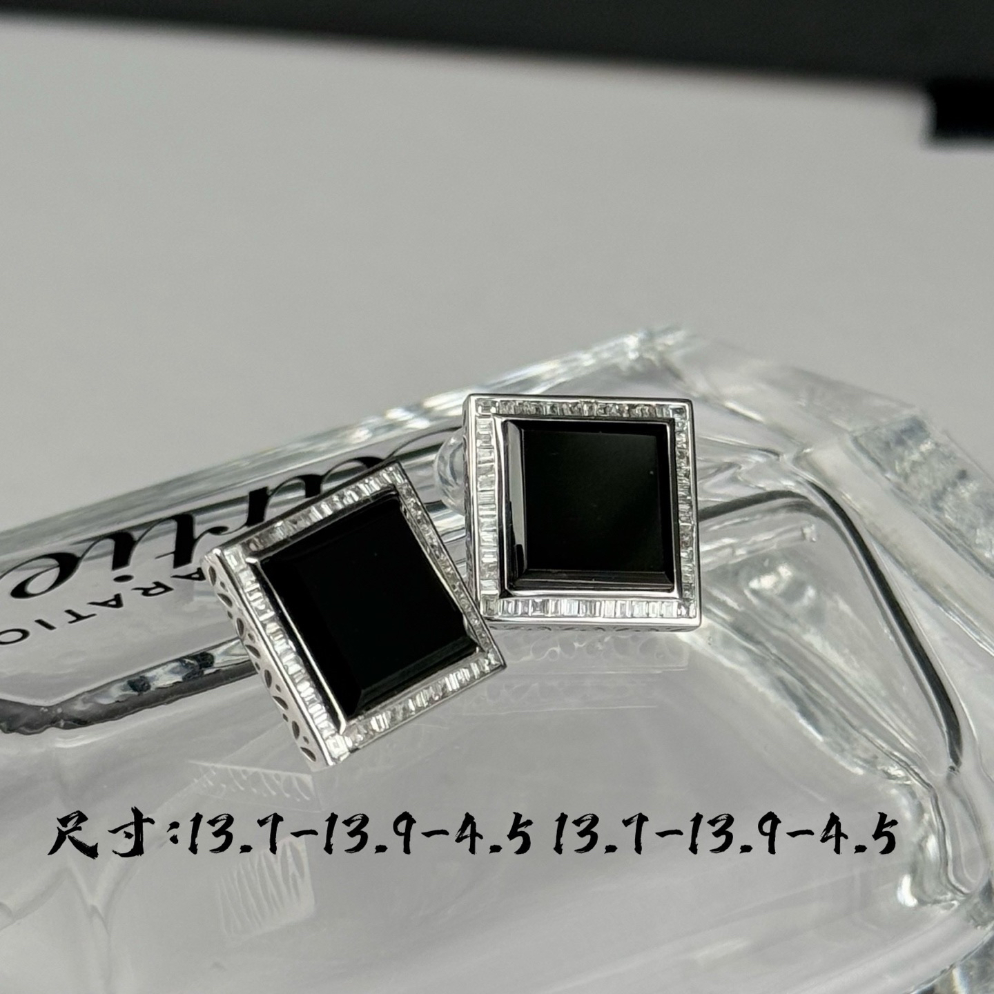 精品18k墨翠方形大耳钉 满钻豪镶 打灯通透 油性十足 尺寸13.7