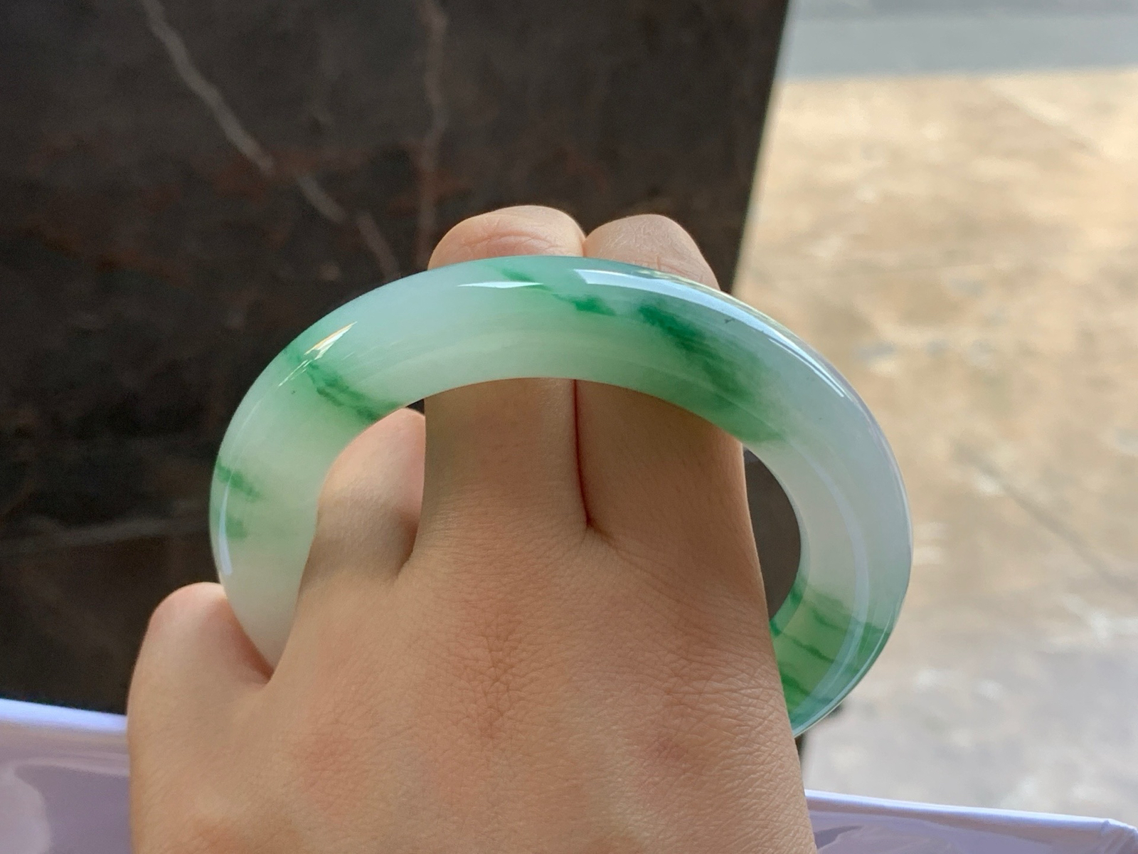 56-12.2

绿花圆条手镯^_^细腻