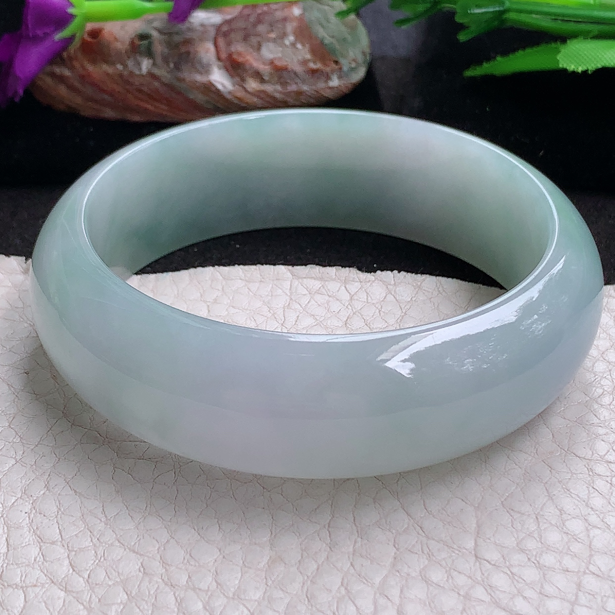 js实拍59*19.5*8轮胎镯 缅甸翡翠a货玉手镯浅绿胶感大气正圈玉手环
