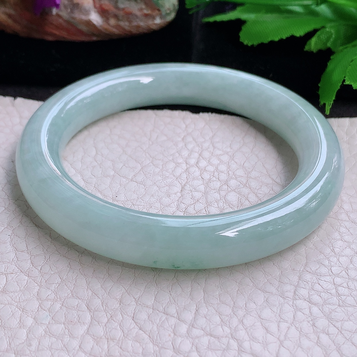 ee实拍56*11叮当镯 缅甸翡翠a货玉手镯细润冰飘花圆条玉手环