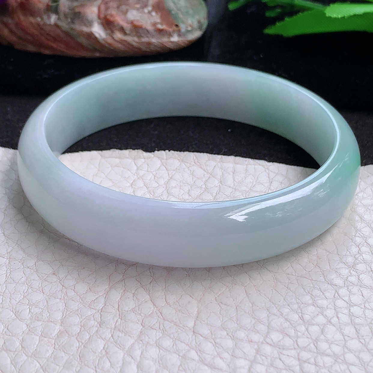 js大圈口60*13.5*6平安镯 缅甸翡翠a货玉手镯浅绿胶感正圈玉手环