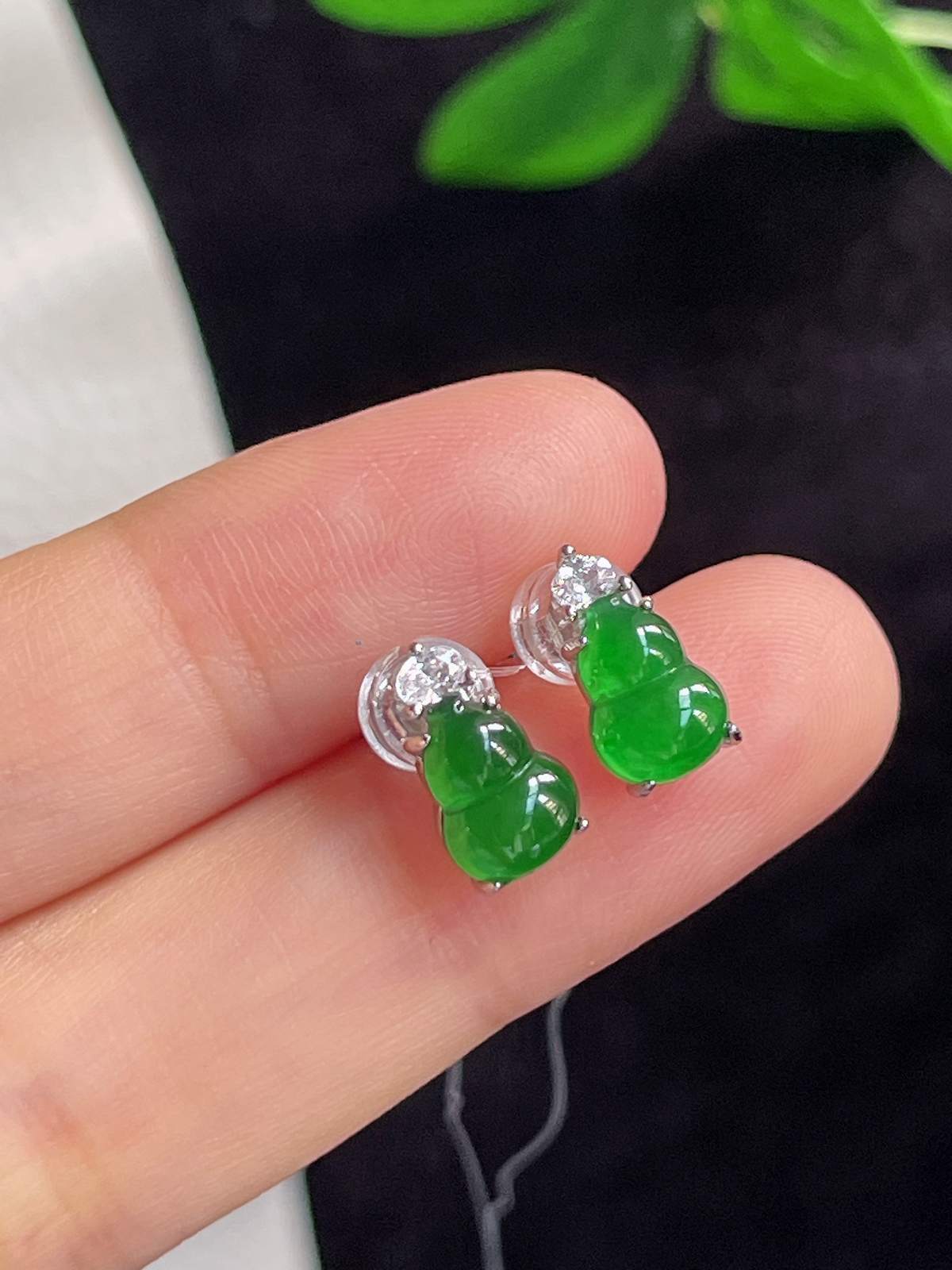 翡翠耳钉，印记：S925